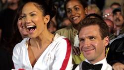 Jennifer Lopez utilizó al actor Ralph Fiennes como señuelo para salir con Ben Affleck