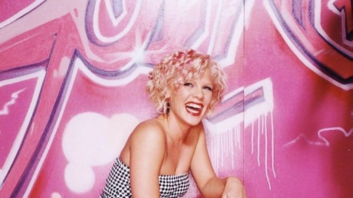 Pink apoya decisión de equipo Noruego y pagará su multa por no usar bikini