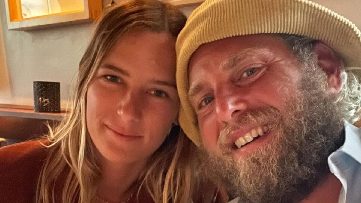 Jonah Hill responde con ironía a los rumores de compromiso con Sarah Brady