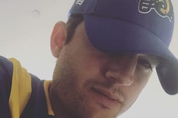 Ashton Kutcher revela que sufre de enfermedad que no le permitía caminar, ver o escuchar
