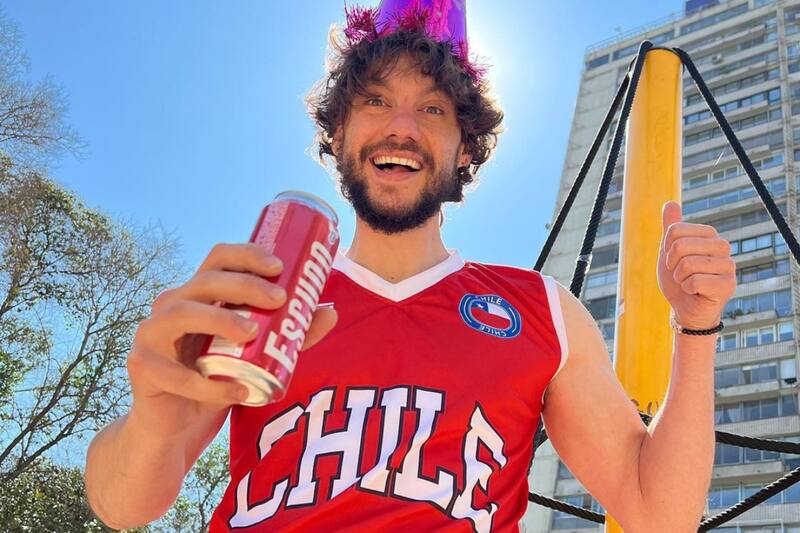 comenzó en el mundo de la comedia desde que iba en el colegio.