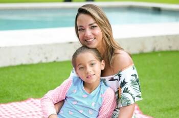 Alaïa, la hija de Adamari López, baila "Asereje" en la primera comunión de las hijas de Jacky Bracamontes