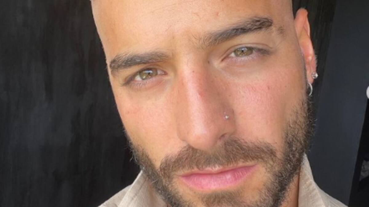 Maluma canta "Sobrio" con bocina de 3 mil dólares