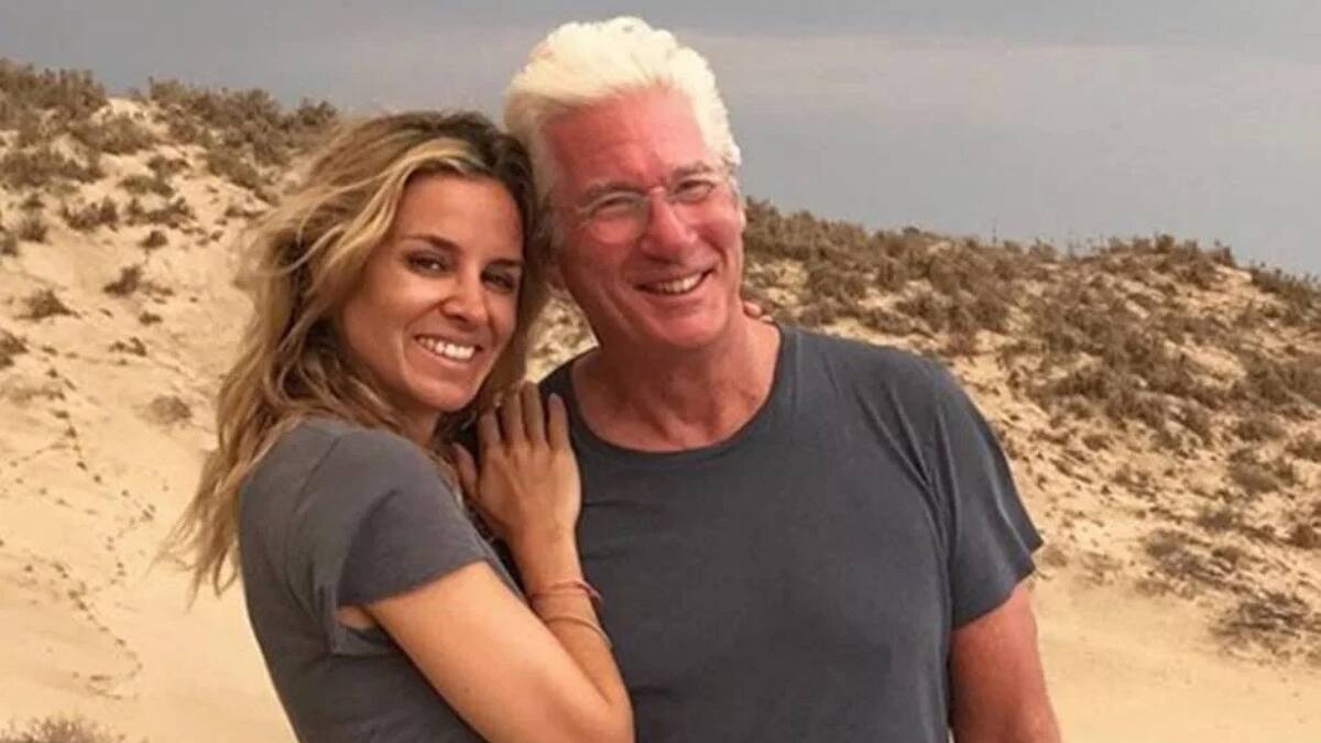 Richard Gere reaparece en público junto con su esposa Alejandra Silva, 33 años más joven que él