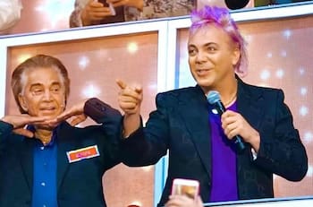 Cristian Castro cautiva a José Luis Rodríguez "El Puma" con caricia en el rostro
