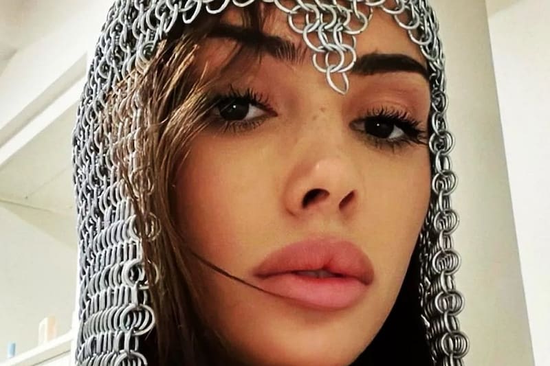 Bianca Censori La supuesta esposa de Kanye West es arquitecta de profesión, tiene una maestría en diseño de edificios en la Universidad de Melbourne en Australia. - Créditos: Instagram