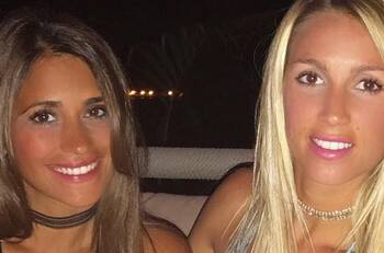 Antonela Roccuzzo y Sofía Balbi pasean por París en compañía de sus hijos