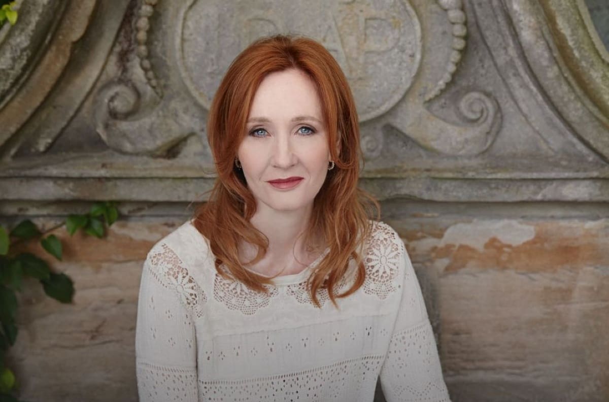 J. K. Rowling reveló en nuevo podcast que su violento exesposo retuvo el manuscrito de Harry Potter