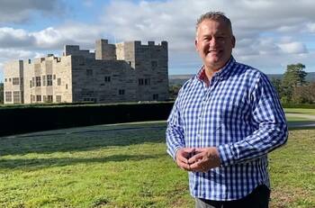 Príncipe Harry casi hace llorar al ex mayordomo de Diana por lo que escribió en sus memorias