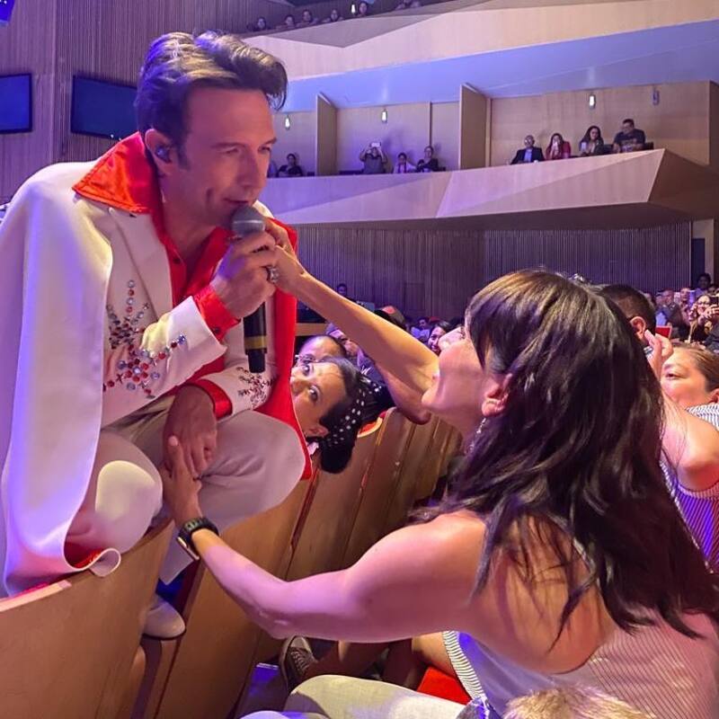 La cantante y actriz compartió la primera foto junto con su esposo, Leo de Lozanne, tras su reconciliación.