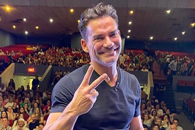 Cristián de la Fuente en Chile, pero sin Angélica Castro.