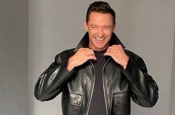 Hugh Jackman pide apoyo a la salud mental y recibe la navidad con particular baile