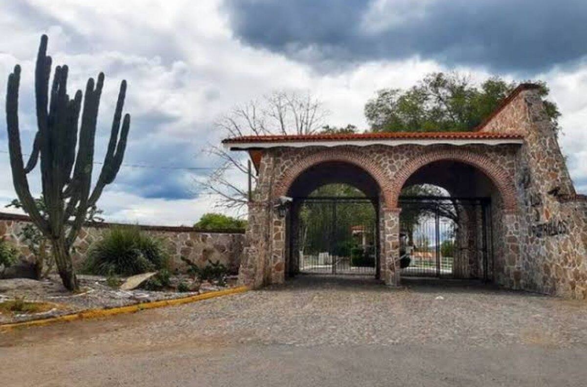 Dónde y cómo es el lugar donde descansan los restos de Vicente Fernández