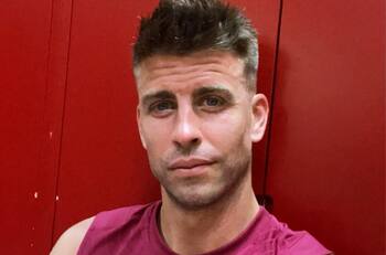 Gerard Piqué es captado en una cena romántica con un mujer rubia más joven que él