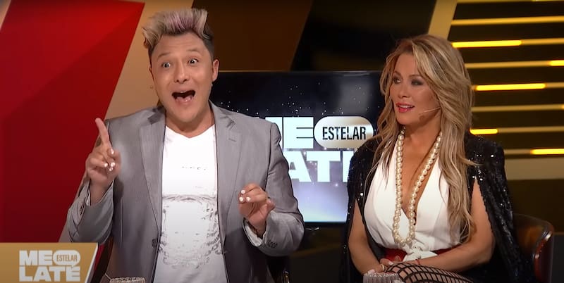 se enfrascan en una pelea televisiva.