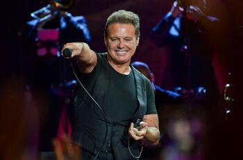 Luis Miguel enamora con su nuevo aspecto al reaparecer más joven y delgado