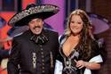 Lupillo Rivera se muestra sumamente conmovido al recordar a su hermana Jenni Rivera