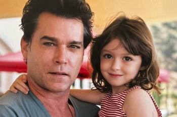 Hija de Ray Liotta le dedica mensaje a dos semanas de su sorpresivo fallecimiento