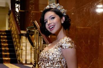 El increíble vestido de Ángela Aguilar en los Premios Juventud 2022