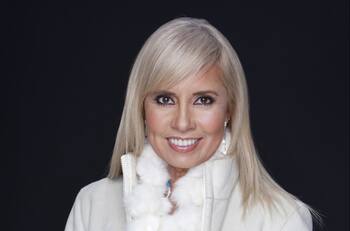 Carla Estrada vive noche de terror al golpearse y abrirse la cabeza