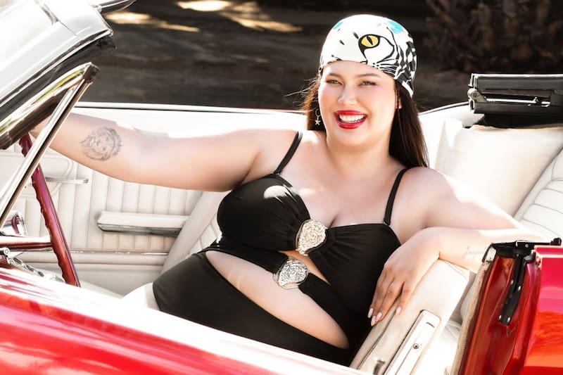 Por estos días realiza una colaboración con Coca-Cola en la playa. Foto: @mrs_carvalho en Instagram