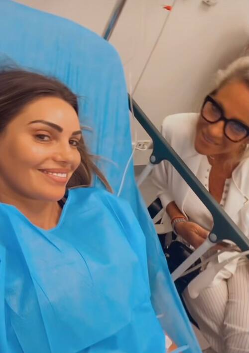 La modelo acudió a la clínica tras grave lesión.