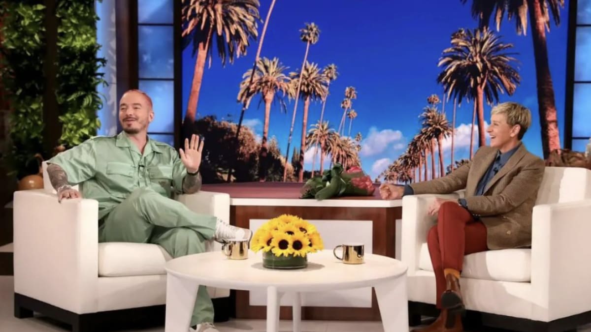 J Balvin llegó al programa de Ellen DeGeneres con un ramo de flores y algunos secretos