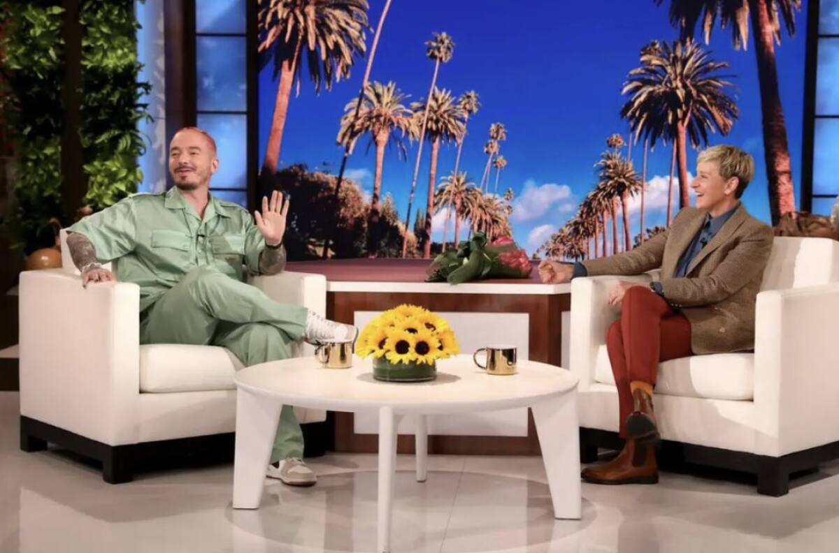 J Balvin llegó al programa de Ellen DeGeneres con un ramo de flores y algunos secretos