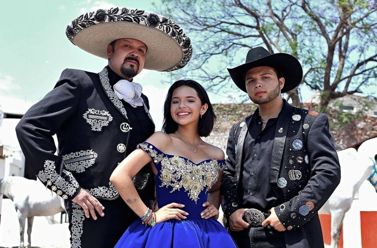 "Honestos, auténticos y reales": Los Aguilar posan juntos para la portada de la revista "Caras"