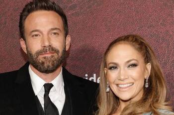 Jennifer Lopez y Ben Affleck derrochan amor en la premier de "The Tender Bar"