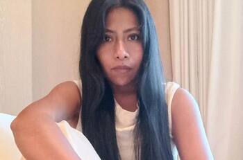 Yalitzia Aparicio comparte cómo hacer chocolate oaxaqueño