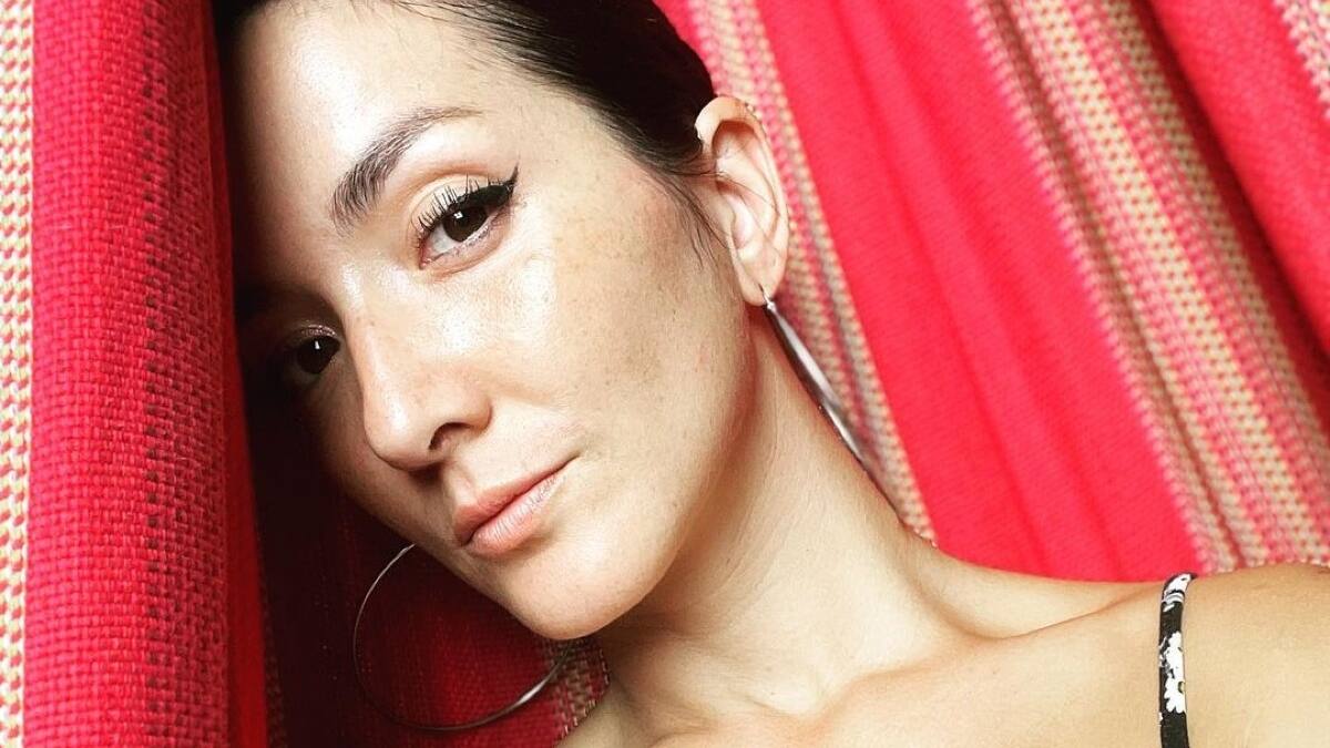 Eréndira Ibarra habló del abuso que sufrió de niña en el podcast "Más allá del rosa"