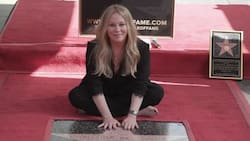 Christina Applegate reaparece públicamente tras diagnóstico de esclerosis múltiple para recibir su estrella en Paseo de la Fama de Hollywood