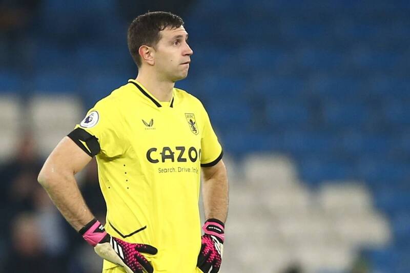 seguiría en el Aston Villa