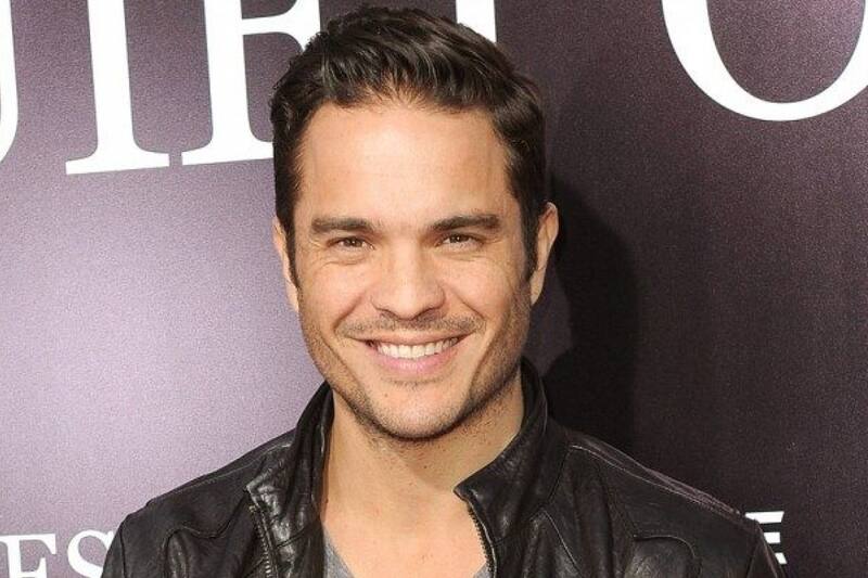 Kuno Becker Kuno Becker felicitó a Santi Muñoz, jugador del Newcastle. - Créditos: Especial