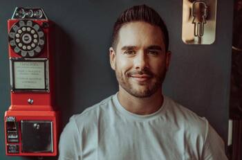 "Me enseñó a llorar con fuerzas para dejar ir": el reflexivo mensaje de Sebastián Caicedo en Navidad