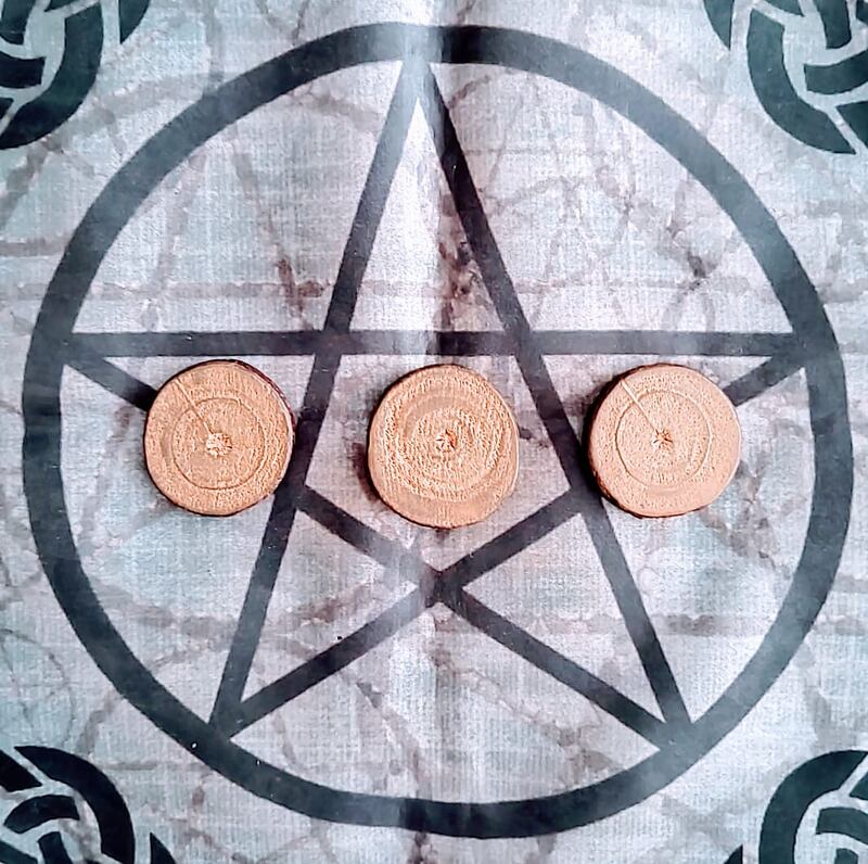 tres runas nórdicas.