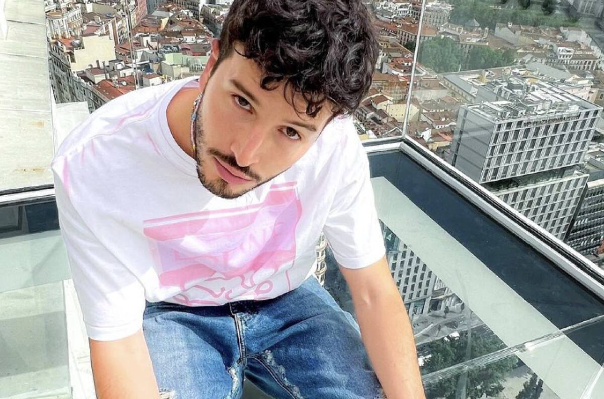 Sebastián Yatra presume por ser uno de los 50 más bellos según People