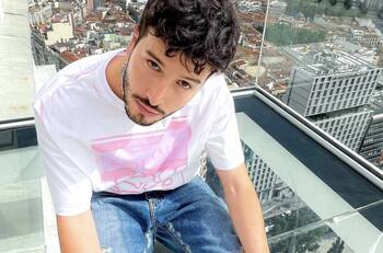 Sebastián Yatra presume por ser uno de los 50 más bellos según People