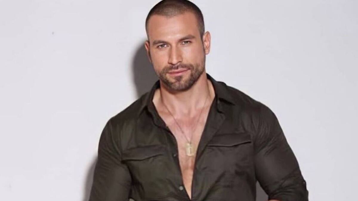 Rafael Amaya es criticado por usar mucho photoshop en su selfie