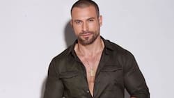 Rafael Amaya es criticado por usar mucho photoshop en su selfie
