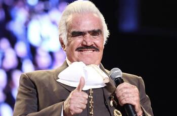 Vicente Fernández se encuentra sin sedación, está despierto, consciente y obedece comandos e interactúa con su familia: dice reporte médico