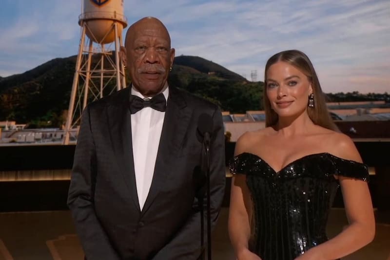 Morgan Freeman y Margot Robbie El actor de 85 años sorprendió siendo parte de la ceremonia de los Oscar 2023. - Créditos: Reproducción