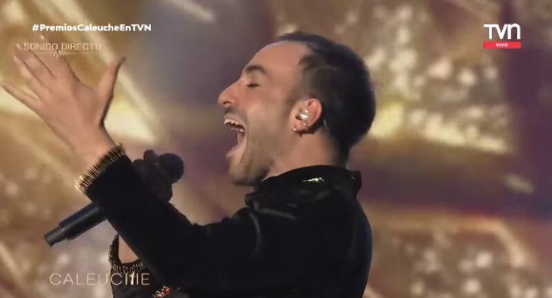 Gabriel Cañas se lució en la apertura de los Premios Caleuche 2024.