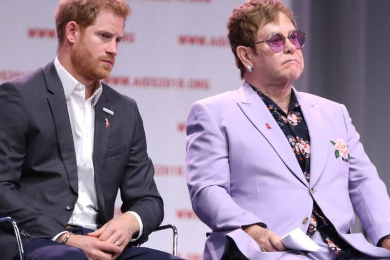 Entre Elton John y Harry ha habido desaires desde este momento. - Créditos: Archivo