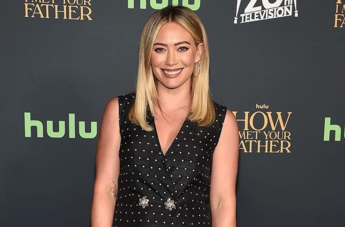 Hilary Duff posa al natural con un mensaje de amor propio en una importante portada de revista