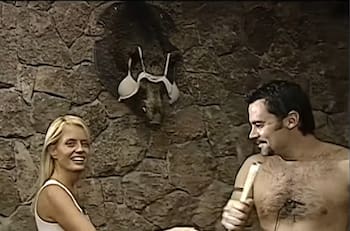 “Me dice que vamos a hacer stripper pool...”: La historia de cómo el sostén de Cecilia Bolocco terminó colgado en la casa de Felipe Camiroaga