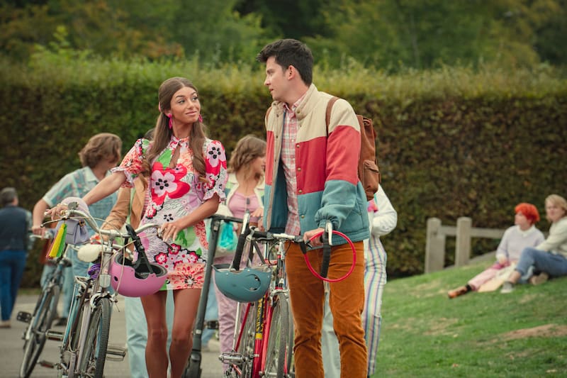 Sex Education Season 4. Mimi Keene es Ruby, Asa Butterfield como Otis.