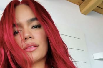 La confesión de Karol G: la artista contó el porqué de su cabello rojo