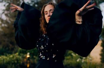 Adele comparte fotos para celebrar su cumpleaños 34 y muestra por primera vez tatuajes en la espalda